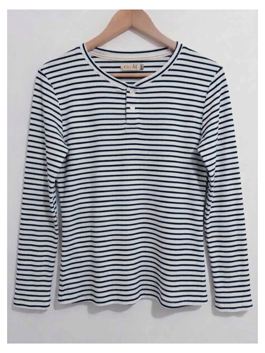 Polo blanco con listones azules  manga larga a rayas Cardú